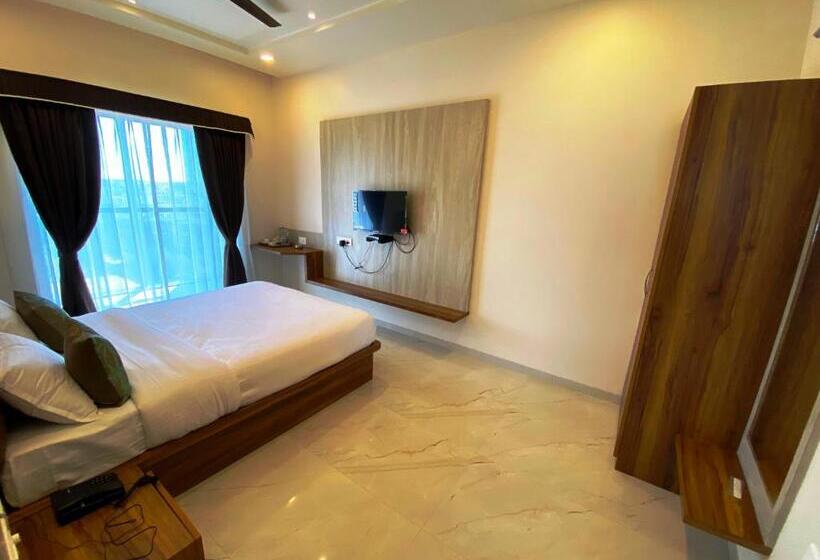 Люкс Вид на Город, The Grand Sarovar Inn And Suites