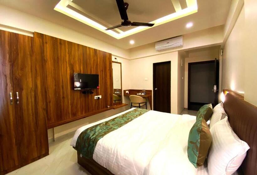 Номер Deluxe, The Grand Sarovar Inn And Suites