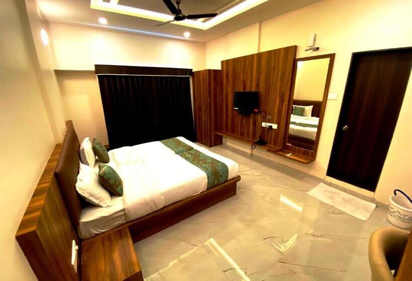 Номер Deluxe, The Grand Sarovar Inn And Suites