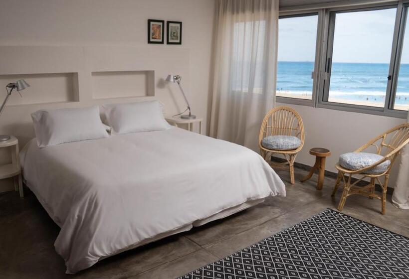 اتاق لوکس, La Posta Beach
