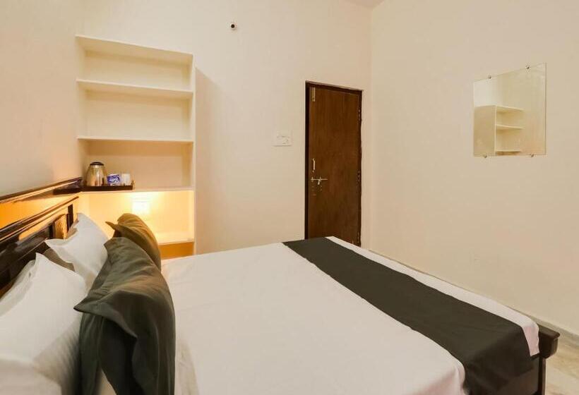 اتاق کلاسیک سه تخته, Oyo Flagship Brundavan Residency