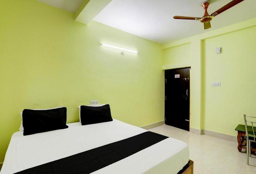 اتاق کلاسیک سه تخته, Oyo Gurukrupa Lodge