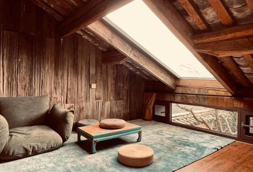 Люкс Повышенной Комфортности, Qushe Snowy Mountain View Art B&b