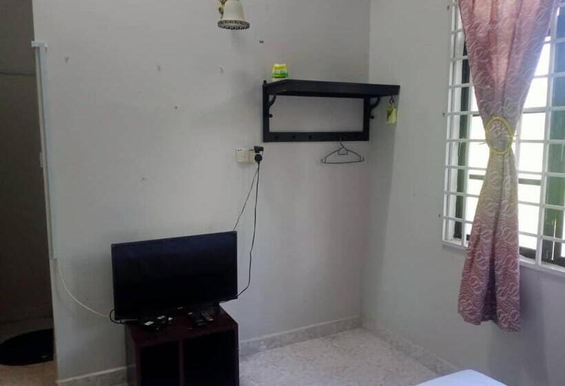 Номер Стандарт Трехместный, D  Bunga Hotel Bukit Bunga Bilik Standard Triple