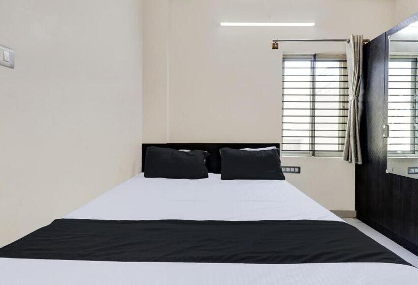 三人经典房间, Oyo 823110 Lakshmi Deluxe Lodge