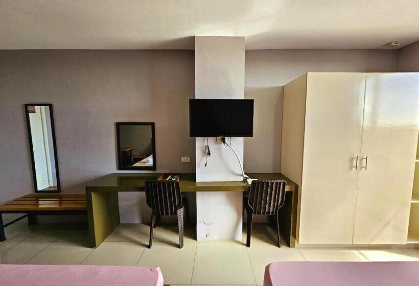 Номер Стандарт с Балконом, Jaelle Residences Hotel   Downtown