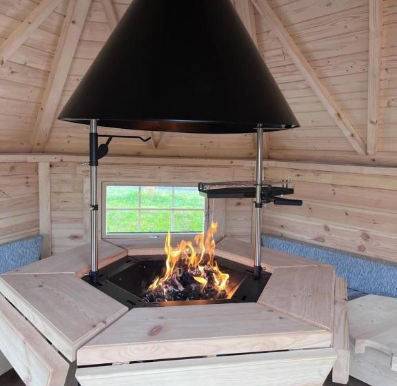 بنگله خانوادگی, Capledrae Farmstay Shepherds Huts