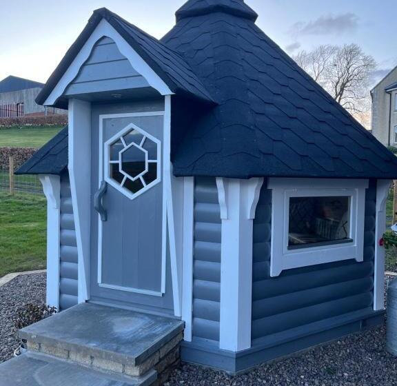 بنگله خانوادگی, Capledrae Farmstay Shepherds Huts