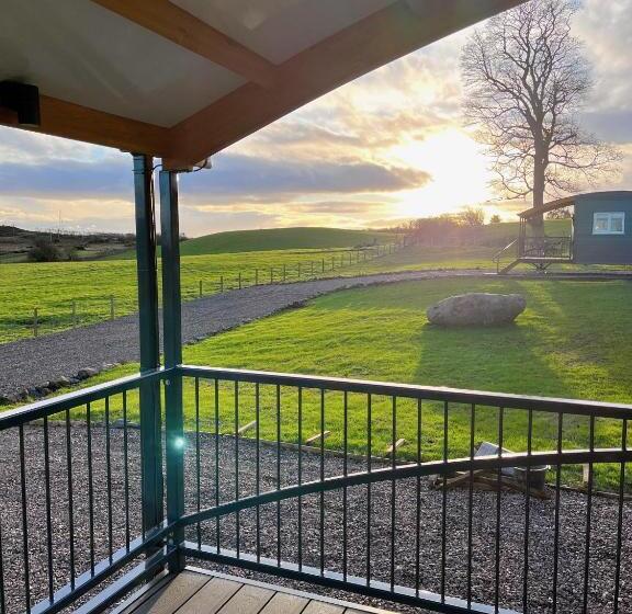بنگله خانوادگی, Capledrae Farmstay Shepherds Huts