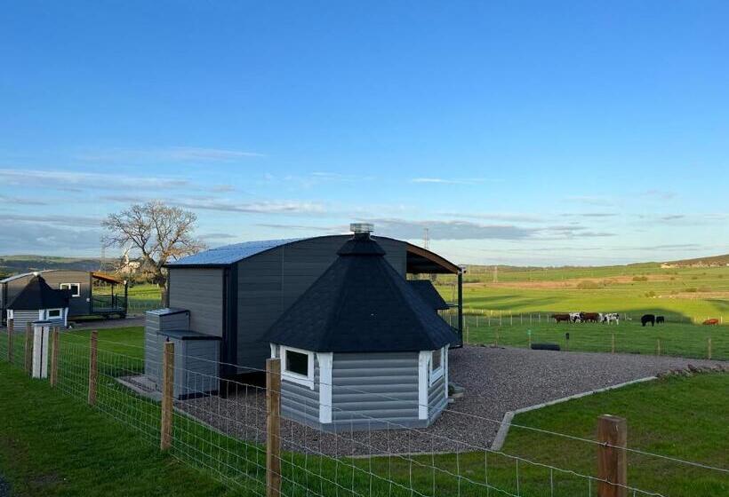 بنگله خانوادگی, Capledrae Farmstay Shepherds Huts