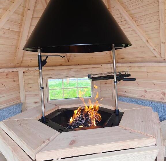 بنگله خانوادگی, Capledrae Farmstay Shepherds Huts