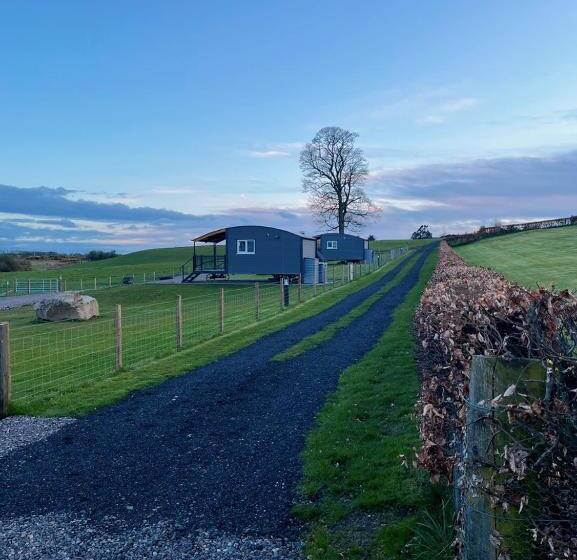 بنگله خانوادگی, Capledrae Farmstay Shepherds Huts