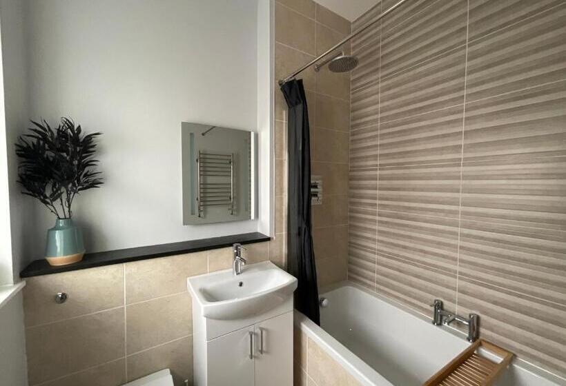 Номер Стандарт, Private Double Room With Ensuite, No Breakfast, Truro City Centre