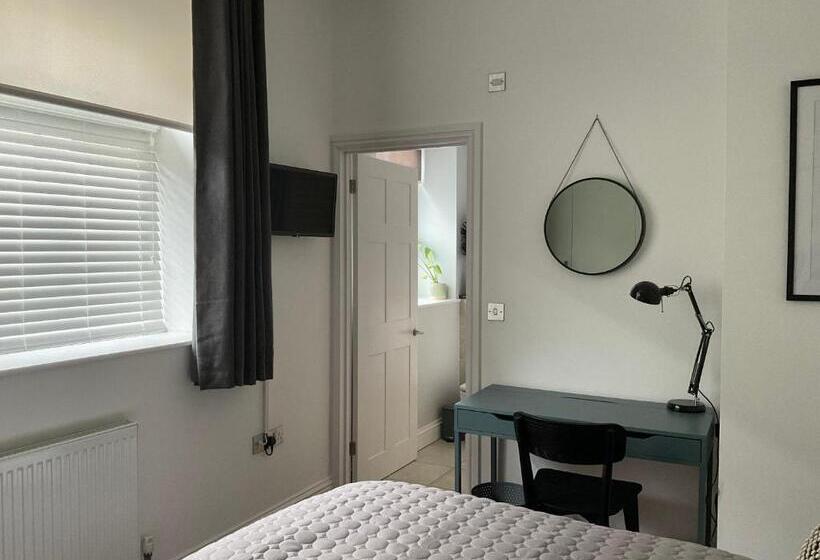 Номер Стандарт, Private Double Room With Ensuite, No Breakfast, Truro City Centre