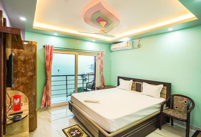 带阳台的豪华间, River Leaf Inn Taki !! Luxurious Rooms With River Facing Private Balconies !!