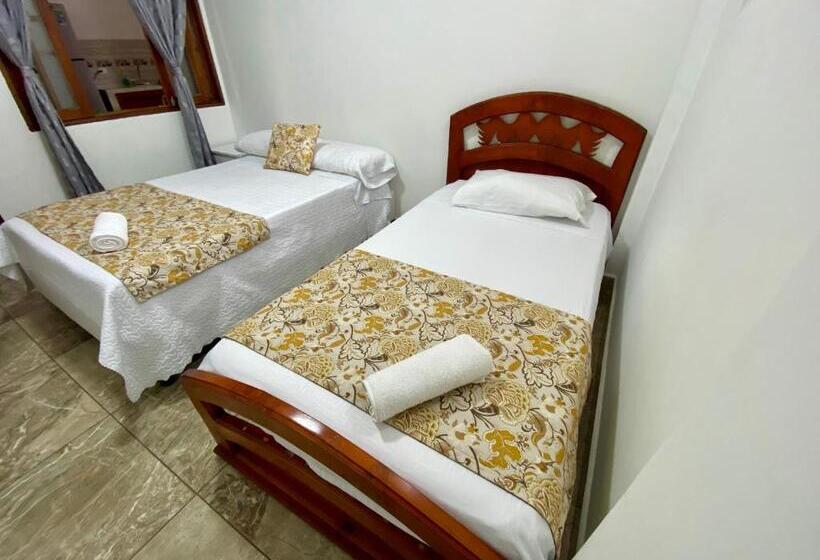 اتاق استاندارد سه تخته با سرویس بهداشتی مشترک, Casa Lubel