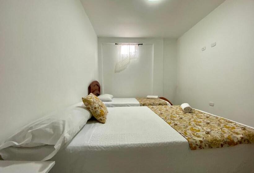 اتاق استاندارد سه تخته با سرویس بهداشتی مشترک, Casa Lubel