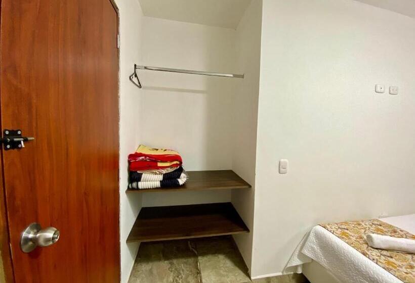 اتاق استاندارد چهارنفره با سرویس بهداشتی مشترک, Casa Lubel