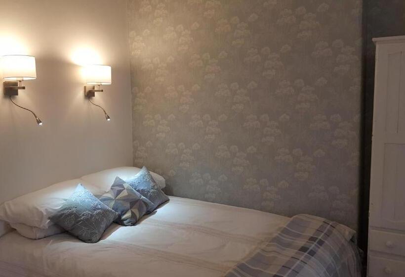 Номер Стандарт, Grosmont House