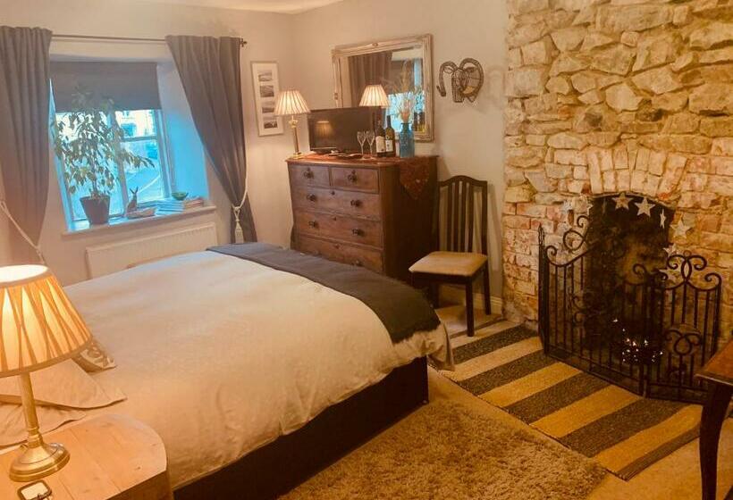 Номер Стандарт, Molesworth Arms Pyworthy
