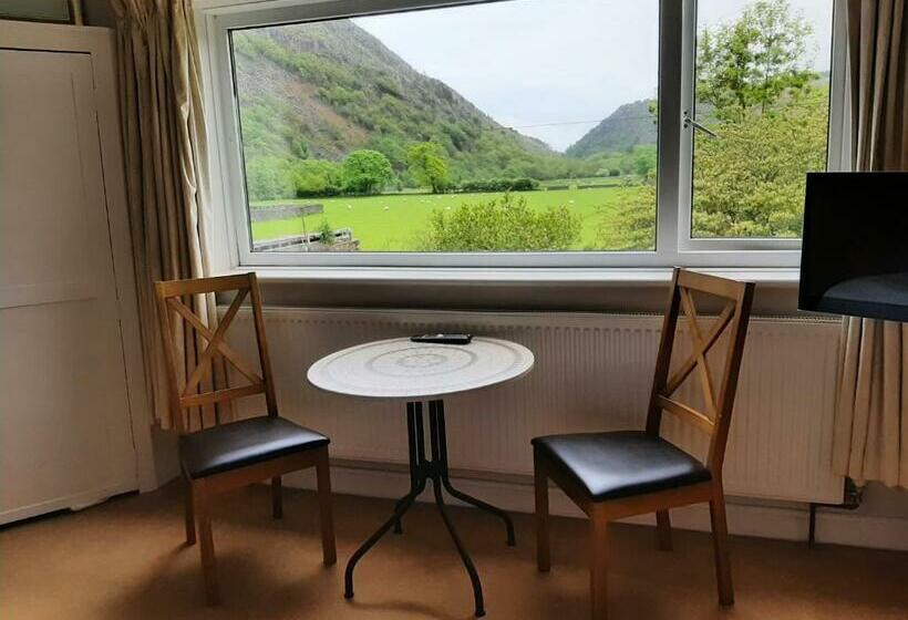 Номер Стандарт, The Coach House