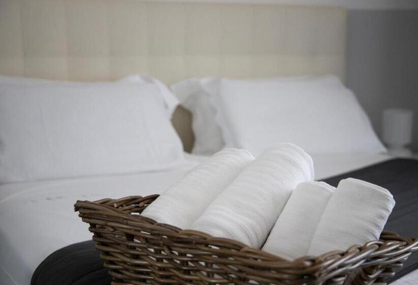 اتاق سوپریور با بالکن, Arch Rome Suites