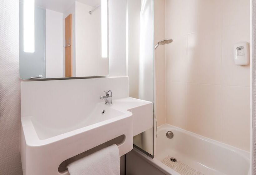 Четырехместный Номер Стандарт, B&b Hotel Saint Nazaire Trignac