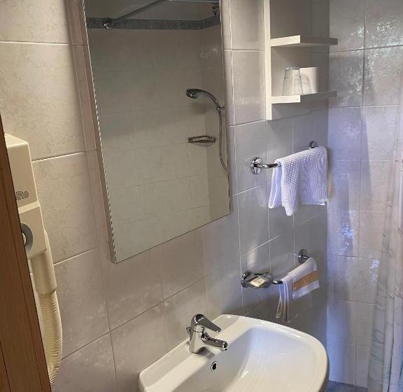 Номер Стандарт Вид на Сад, Gabbiano   Garda Lake Collection