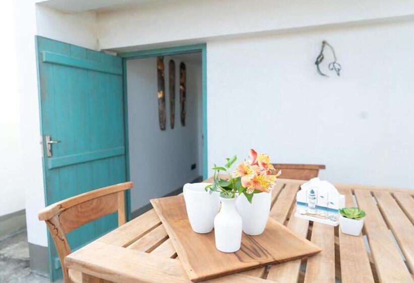Стандартный Номер Кровать Кинг, Four Petals Inn
