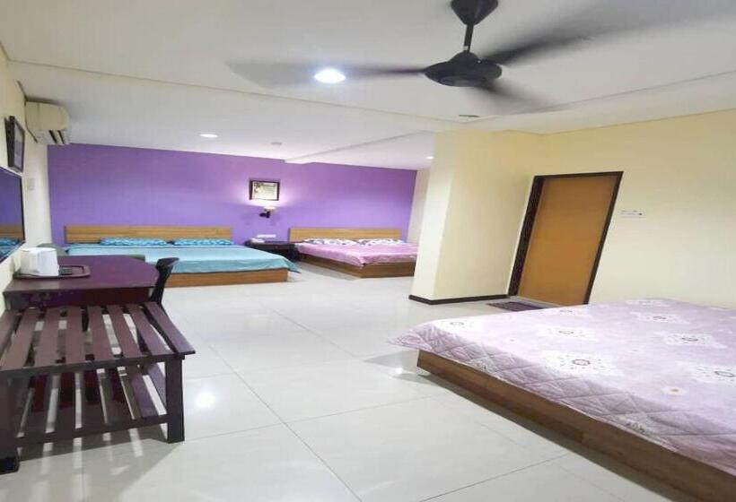 سوییت اجرایی, Oyo 90883 Pavilion Inn