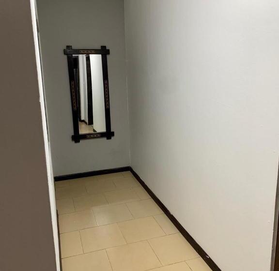 Апартаменты 2 Спальни, Van Der Salle   Daisy S Garden
