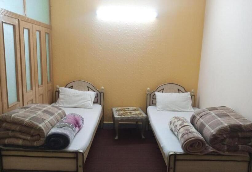 اتاق استاندارد سه تخته با بالکن, Al Sadiq Guest House