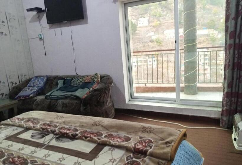 اتاق استاندارد سه تخته با بالکن, Al Sadiq Guest House