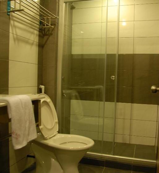 Deluxe Room, Queen