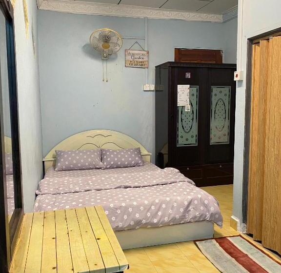 Семейный Номер, Teratak Tiga Homestay Padang Besar