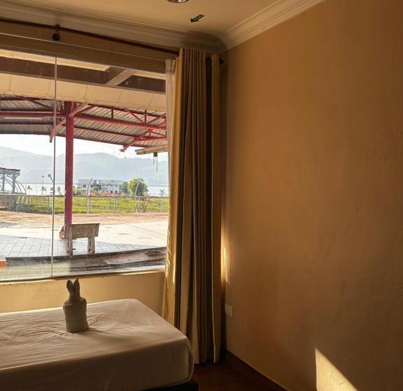 Номер Стандарт Вид на Озеро, Terinai Tasoh Lake View Resort