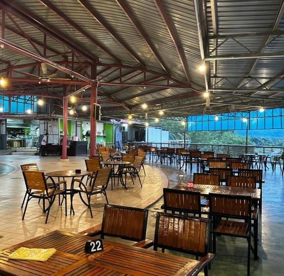 Четырехместный Номер Стандарт, Terinai Tasoh Lake View Resort