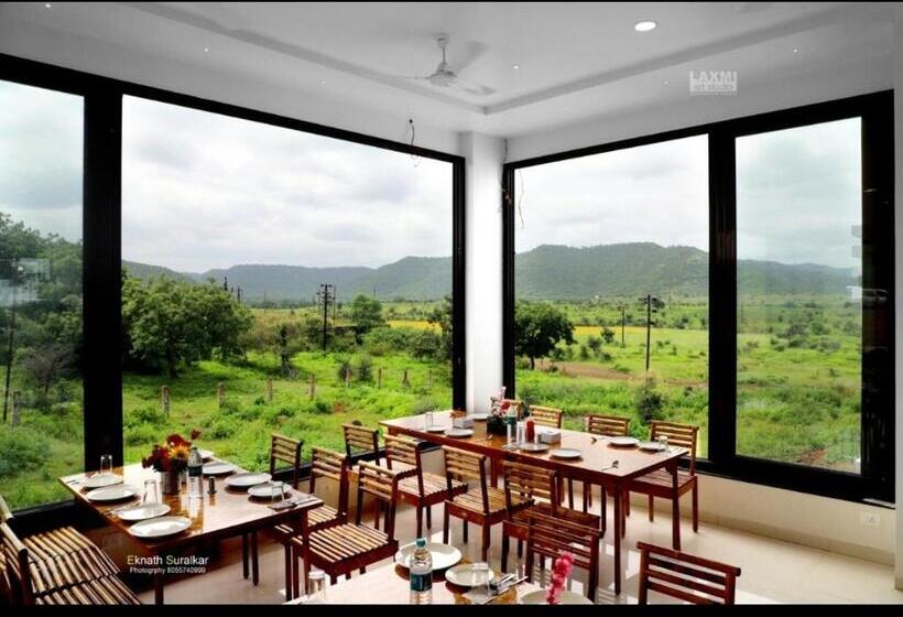 Номер Deluxe Кровать Кинг, Ajanta Green Restaurant And Resort
