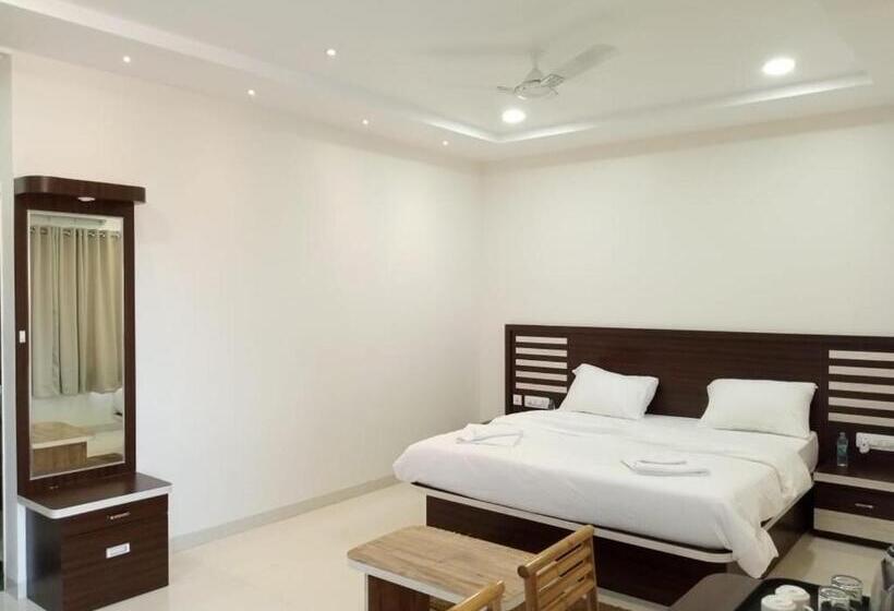 Номер Deluxe Кровать Кинг, Ajanta Green Restaurant And Resort