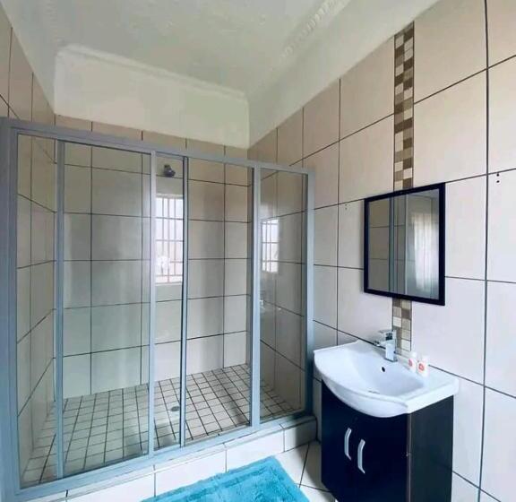 Семейный Номер, Tshinakie Guesthouse Pretoria