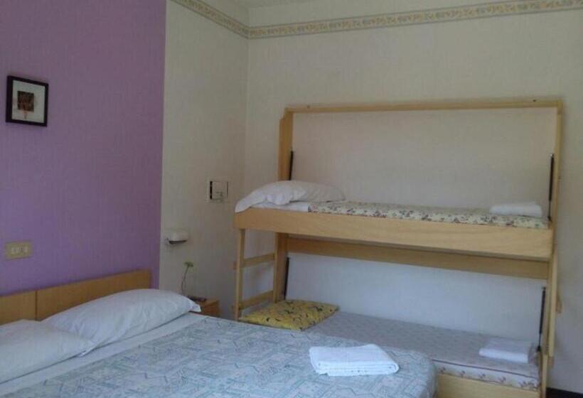 Четырехместный Номер Стандарт, Atene Albergo Riccione