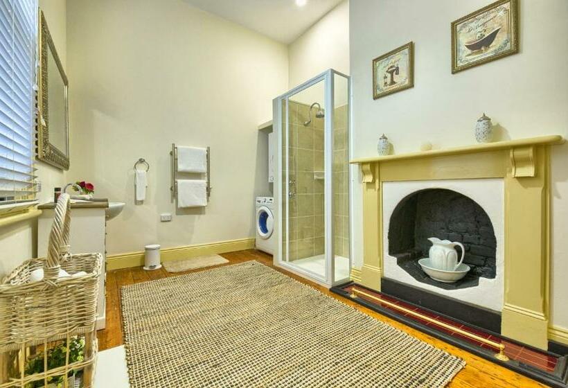 Люкс, Spencer Suites Albany