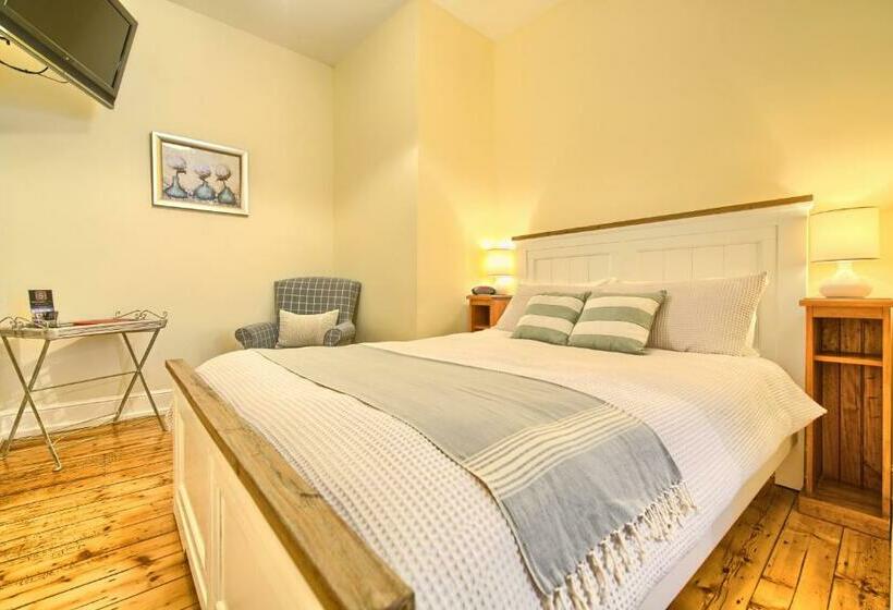 Люкс, Spencer Suites Albany