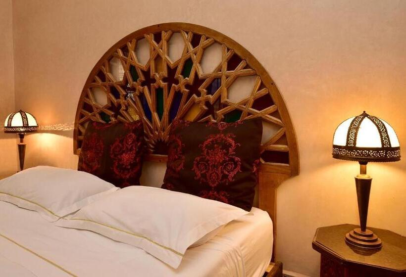 سوییت, Riad Manissa