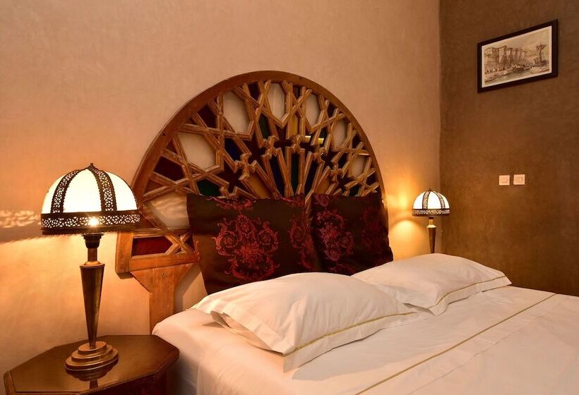 سوییت, Riad Manissa