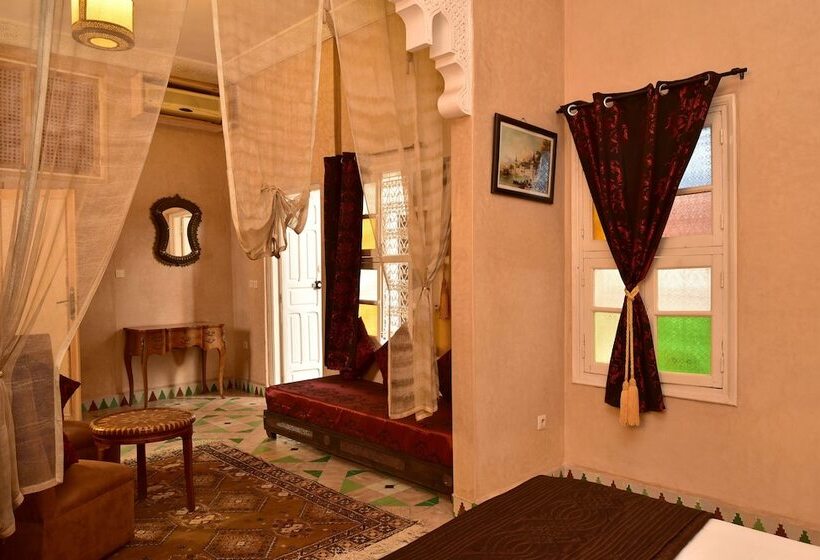سوییت, Riad Manissa