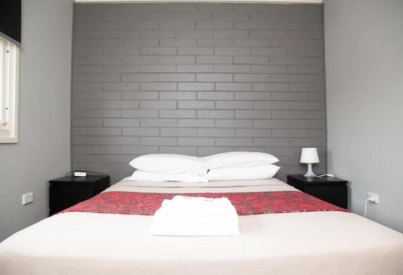 Семейный Номер, Royal Hotel Singleton