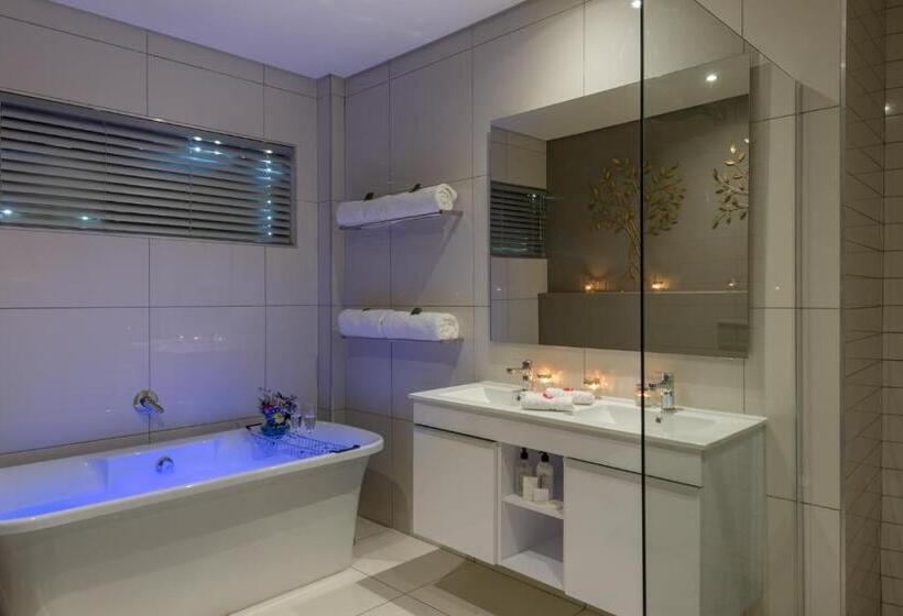 Номер Superior, River Place Manor
