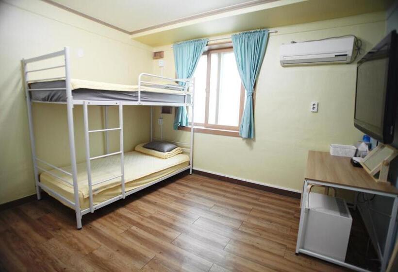 חדר אקונומי, Yeosuro Guesthouse   Hostel