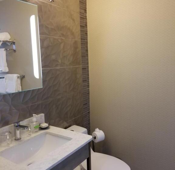 מיטת קינג בסוויטה, Sens Hotel & Vanne Bistro Berkeley
